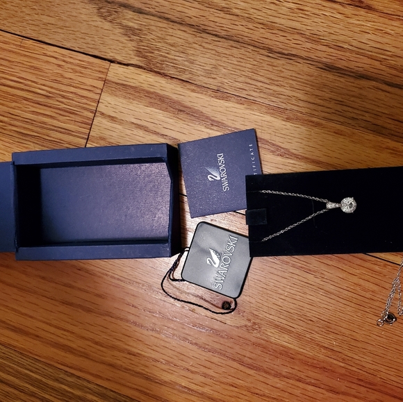 Swarovski solitaire crystal necklace rhodium plate - Picture 2 of 2